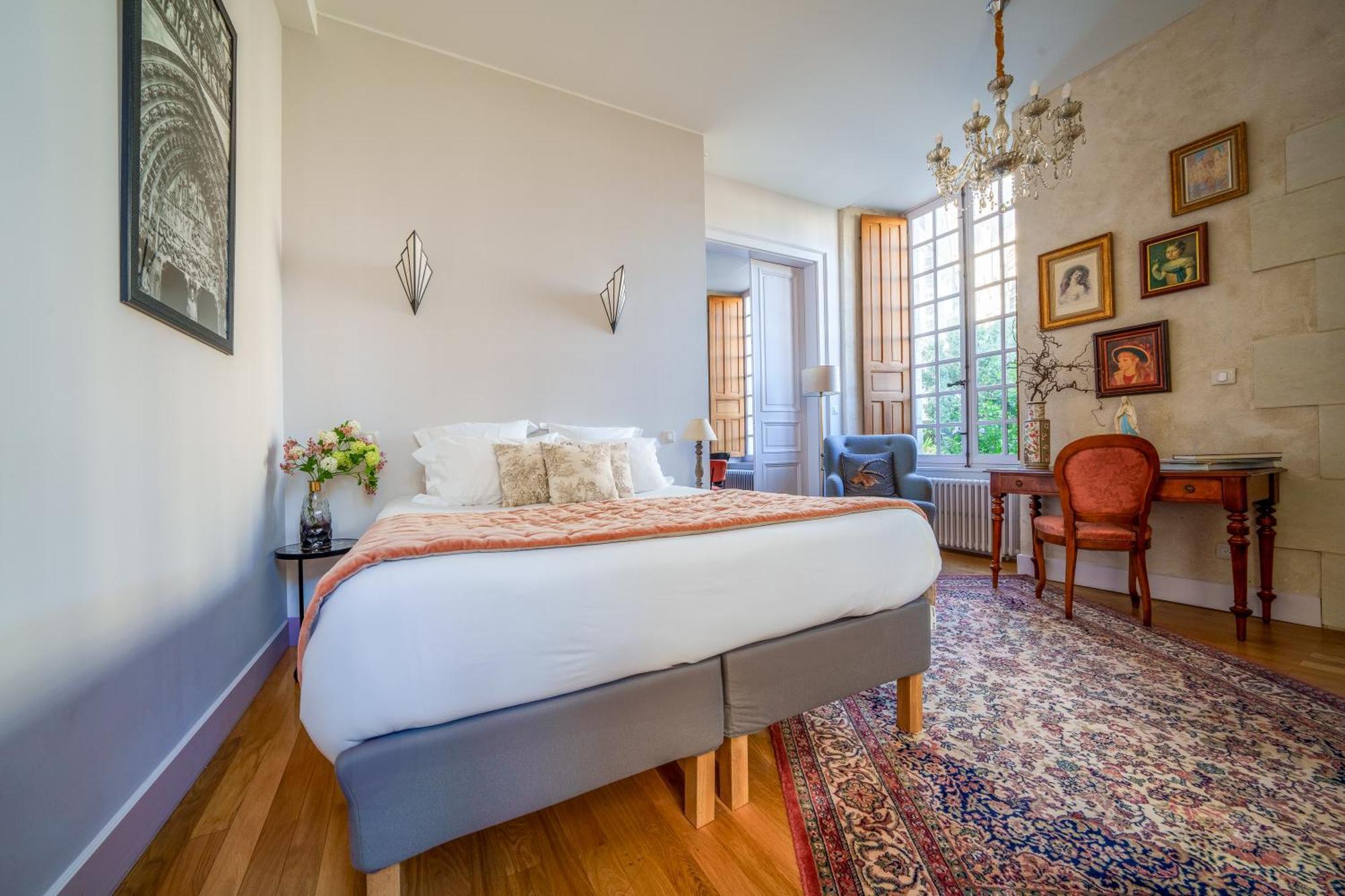 Appartement Raffine Vue Cathedrale, Jardin, Wifi Tours Exterior photo
